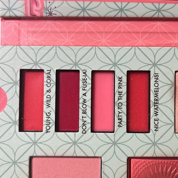 Benefit Party Like a Flockstar Eye Lip Cheek Face Palette - Picture 3 of 7